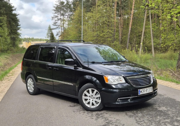 Chrysler Town &amp; Country cena 49900 przebieg: 230000, rok produkcji 2016 z Koniecpol małe 562